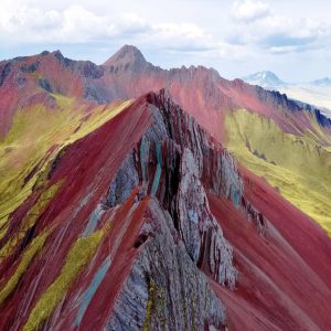 PALLAY PUNCHO – LA MONTAÑA ARCO IRIS FILUDA
